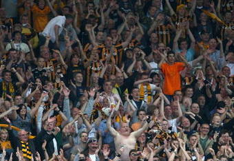LONDON - SEPTEMBER 27: Hull City fans celebrate victory after the Barclays Premier League match between Arsenal and Hull City at the Emirates Stadium on September 27, 2008 in London, England.  (Photo by Mike Hewitt/Getty Images)