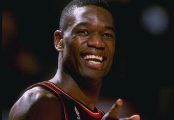 24 Oct 1997:  Dikembe Mutombo of the Atlanta Hawks during the Hawks 93-89 loss to the Los Angeles Lakers at the Great Western Forum in Inglewood, California.   Mandatory Credit: Otto Greule/Allsport