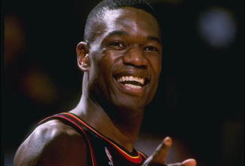 24 Oct 1997:  Dikembe Mutombo of the Atlanta Hawks during the Hawks 93-89 loss to the Los Angeles Lakers at the Great Western Forum in Inglewood, California.   Mandatory Credit: Otto Greule/Allsport