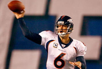 SAN DIEGO - DECEMBER 28:  Quarterback Jay Cutler #6 of the Denver Broncos throws a pass against the San Diego Chargers during the NFL game at Qualcomm Stadium on December 28, 2008 in San Diego, California. The Chargers defeated the Broncos 52--21.  (Photo by Jeff Gross/Getty Images)