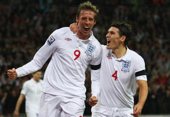 LONDON - APRIL 01:  Peter Crouch of England celebrates with Gareth Barry (R) as he scores their first goal during the FIFA 2010 World Cup Group 6 Qualifying match between England and Ukraine at Wembley Stadium on April 1, 2009 in London, England.  (Photo by Clive Rose/Getty Images)