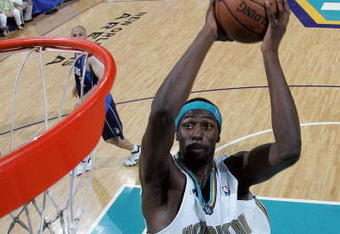 NEW ORLEANS - APRIL 29:  Julian Wright #32 of the New Orleans Hornets makes a shot over Jerry Stackhouse #42 of Dallas Mavericks in Game Five of the Western Conference Quarterfinals during the 2008 NBA Playoffs at The New Orleans Arena April 29, 2008 in New Orleans, Louisiana. The Hornets defeated the Mavericks 99-94 to win the series 4-1. NOTE TO USER: User expressly acknowledges and agrees that, by downloading and or using this photograph, User is consenting to the terms and conditions of the Getty Images License Agreement.  (Photo by Chris Graythen/Getty Images)