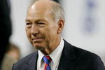 DETROIT - FEBRUARY 05:  Former Green Bay Packers quarterback and MVP of Super Bowl I & II Bart Starr is seen on the field as he is introduced prior to Super Bowl XL between the Seattle Seahawks and the Pittsburgh Steelers at Ford Field on February 5, 2006 in Detroit, Michigan.  (Photo by Brian Bahr/Getty Images)