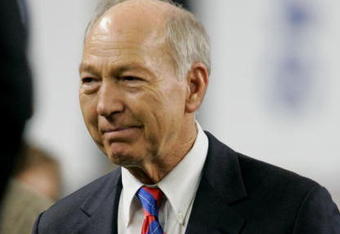 DETROIT - FEBRUARY 05:  Former Green Bay Packers quarterback and MVP of Super Bowl I & II Bart Starr is seen on the field as he is introduced prior to Super Bowl XL between the Seattle Seahawks and the Pittsburgh Steelers at Ford Field on February 5, 2006 in Detroit, Michigan.  (Photo by Brian Bahr/Getty Images)