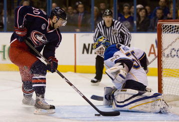 ST. LOUIS, MO. - MARCH 28: Chris Mason #50 of the St. Louis Blues makes a save against Kristian Huselius #20 of the Columbus Bluejackets during the shootout at the Scottrade Center on March 28, 2009 in St. Louis, Missouri.  The Blues won 4-3 in a shootout.  (Dilip Vishwanat/Getty Images)