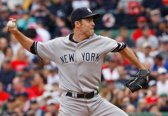 BOSTON - SEPTEMBER 28: Mike Mussina #35 of the New York Yankees throws against the Boston Red Sox at Fenway Park September 28, 2008 in Boston, Massachusetts. (Photo by Jim Rogash/Getty Images)