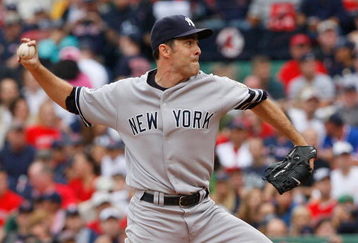 BOSTON - SEPTEMBER 28: Mike Mussina #35 of the New York Yankees throws against the Boston Red Sox at Fenway Park September 28, 2008 in Boston, Massachusetts. (Photo by Jim Rogash/Getty Images)