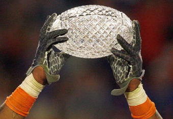 MIAMI - JANUARY 08:  Brandon Spikes #51 of the Florida Gators holds up the winning trophy after the FedEx BCS National Championship Game against the Oklahoma Sooners at Dolphin Stadium on January 8, 2009 in Miami, Florida.  (Photo by Eliot J. Schechter/Getty Images)