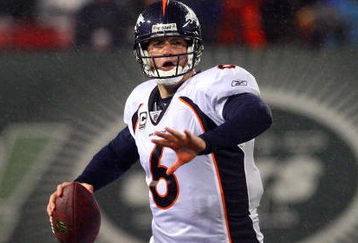 EAST RUTHERFORD, NJ - NOVEMBER 30:  Jay Cutler #6 of the Denver Broncos throws a pass against the New York Jets on November 30, 2008 at Giants Stadium in East Rutherford, New Jersey.  (Photo by Jim McIsaac/Getty Images)