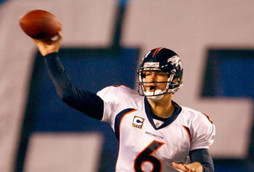 SAN DIEGO - DECEMBER 28:  Quarterback Jay Cutler #6 of the Denver Broncos throws a pass against the San Diego Chargers during the NFL game at Qualcomm Stadium on December 28, 2008 in San Diego, California. The Chargers defeated the Broncos 52--21.  (Photo by Jeff Gross/Getty Images)