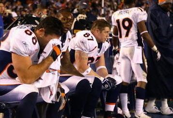 SAN DIEGO - DECEMBER 28:  Tony Scheffler #88 and the Denver Broncos react in the final moments of the NFL game against the San Diego Chargers at Qualcomm Stadium on December 28, 2008 in San Diego, California. The Chargers defeated the Broncos 52--21. (Photo by Jeff Gross/Getty Images)