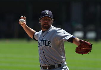 CHICAGO - AUGUST 20: Starting pitcher R.A. Dickey #41 of the Seattle Mariners delivers the ball against the Chicago White Sox on August 20, 2008 at U.S. Cellular Field in Chicago, Illinois. The White Sox defeated the Mariners 15-3. (Photo by Jonathan Daniel/Getty Images)