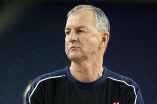 DETROIT - APRIL 03:  Head coach Jim Calhoun of the Connecticut Huskies looks on during practice prior to the Final Four of the NCAA Division I Men's Basketball Tournament at Ford Field on April 3, 2009 in Detroit, Michigan.  (Photo by Andy Lyons/Getty Images)