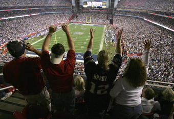 GLENDALE, AZ - FEBRUARY 03:  Fans cheer on the New England Patriots against the New York Giants during Super Bowl XLII on February 3, 2008 at the University of Phoenix Stadium in Glendale, Arizona. The Giants defeated the Patriots 17-14. (Photo by Doug Pensinger/Getty Images)