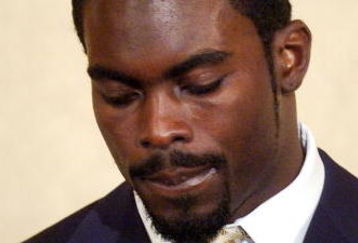 RICHMOND, VA - AUGUST 27:  Atlanta Falcons quarterback Michael Vick speaks to reporters at the Omni Richmond Hotel after agreeing to a guilty plea on charges stemming from his involvement in a dogfighting ring August 27, 2007, in Richmond, Virginia.  (Photo by Jonathan Ernst/Getty Images)