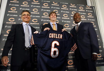 LAKE FOREST, IL - APRIL 3:  Chicago Bears general manager Jerry Angelo, quarterback Jay Cutler and head coach Lovie Smith are all smiles after introducing Cutler as their new quarterback during a press conference on April 3, 2009 at Halas Hall in Lake Forest, Illinois. (Photo by Jim Prisching/Getty Images)