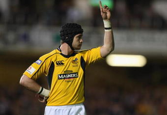 BATH, UNITED KINGDOM - APRIL 01: Danny Cipriani of Wasps signals to his teammates during the Guinness Premiership match between Bath and London Wasps at the Recreation Ground on April 1, 2009 in Bath, England.  (Photo by David Rogers/Getty Images)