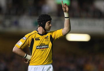 BATH, UNITED KINGDOM - APRIL 01: Danny Cipriani of Wasps signals to his teammates during the Guinness Premiership match between Bath and London Wasps at the Recreation Ground on April 1, 2009 in Bath, England.  (Photo by David Rogers/Getty Images)