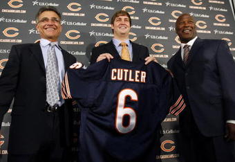 LAKE FOREST, IL - APRIL 3:  Chicago Bears general manager Jerry Angelo, quarterback Jay Cutler and head coach Lovie Smith are all smiles after introducing Cutler as their new quarterback during a press conference on April 3, 2009 at Halas Hall in Lake Forest, Illinois. (Photo by Jim Prisching/Getty Images)