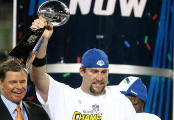 TAMPA, FL - FEBRUARY 01:  Quarterback Ben Roethlisberger #7 of the Pittsburgh Steelers celebrates with the Vince Lombardi trophy after the Steelers won 27-23 against the Arizona Cardinals during Super Bowl XLIII on February 1, 2009 at Raymond James Stadium in Tampa, Florida. (Photo by Al Bello/Getty Images)