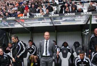 NEWCASTLE, UNITED KINGDOM - APRIL 04:  Newcastle United Manager Alan Shearer looks on from the dugout prior to the Barclays Premier League match between Newcastle United and Chelsea at St James' Park on April 4, 2009 in Newcastle, England. (Photo by Laurence Griffiths/Getty Images)