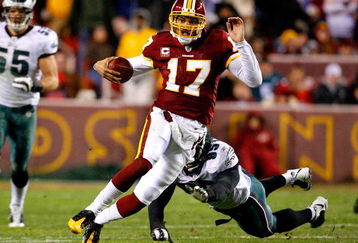 LANDOVER, MD - DECEMBER 21:  Quarterback Jason Campbell #17 of the Washington Redskins rushes upfield away from Victor Abiamiri #95 of the Philadelphia Eagles during the game on December 21, 2008 at FedEx Field in Landover, Maryland.  (Photo by Kevin C. Cox/Getty Images)