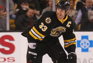 BOSTON - MARCH 31:  Zeno Chara #33 of the Boston Bruins skates against the Tampa Bay Lightning on March 31, 2009 at the TD Banknorth Garden in Boston.  (Photo by Bruce Bennett/Getty Images)