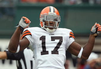 OAKLAND, CA - SEPTEMBER 23: Braylon Edwards #17 of the Cleveland Browns celebrates during an NFL game against the Oakland Raiders at McAfee Coliseum September 23, 2007 in Oakland, California. (Photo by Jed Jacobsohn/Getty Images) 