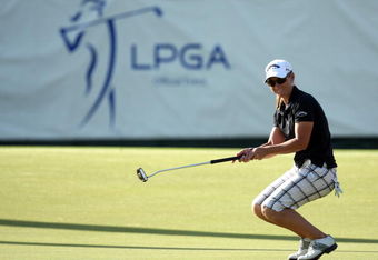 RANCHO MIRAGE, CA - APRIL 04:  Kristy McPherson of the USA plays just misses a putt at the 18th hole during the third round of the 2009 Kraft Nabisco Championship, at the Mission Hills Country Club on April 4, 2009 in Rancho Mirage, California  (Photo by David Cannon/Getty Images)