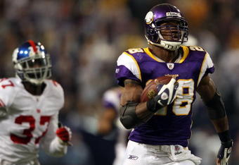 MINNEAPOLIS - DECEMBER 28:  Adrian Peterson #28 of the Minnesota Vikings carries the ball in for a touchdown as James Butler #37 of the New York Giants defends on December 28, 2008 at the Hubert H. Humphrey Metrodome in Minneapolis, Minnesota. (Photo by Elsa/Getty Images)