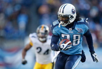 NASHVILLE, TN - DECEMBER 21:  Chris Johnson #28 of the Tennessee Titans runs with the ball against the Pittsburgh Steelers on December 21, 2008 at LP Field in Nashville, Tennessee.  (Photo by Streeter Lecka/Getty Images)