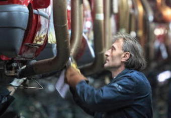Detroit-auto-worker_crop_340x234