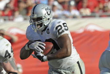 TAMPA, FL - DECEMBER 28: Running back Michael Bush #29 of the Oakland Raiders rushes upfield against the Tampa Bay Buccaneers at Raymond James Stadium on December 28, 2008 in Tampa, Florida.  (Photo by Al Messerschmidt/Getty Images)