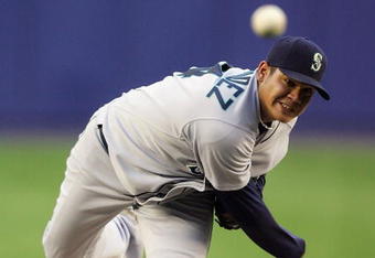 NEW YORK - JUNE 23: Felix Hernandez #34 of the Seattle Mariners pitches against the New York Mets on June 23, 2008 at Shea Stadium in the Flushing neighborhood of the Queens borough of New York City. (Photo by Jim McIsaac/Getty Images) 