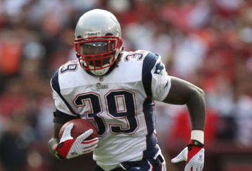 SAN FRANCISCO - OCTOBER 05:  Laurence Maroney #39 of the New England Patriots runs against the San Francisco 49ers during an NFL game on October 5, 2008 at Candlestick Park in San Francisco, California.  (Photo by Jed Jacobsohn/Getty Images)