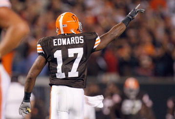 CLEVELAND - OCTOBER 13:  Braylon Edwards #17 of the Cleveland Browns celebrates on the field during the game against the New York Giants on October 13, 2008 at Cleveland Browns Stadium in Cleveland, Ohio. (Photo by: Gregory Shamus/Getty Images)