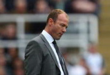 NEWCASTLE, UNITED KINGDOM - APRIL 04:  Newcastle United Manager Alan Shearer watches the action during the Barclays Premier League match between Newcastle United and Chelsea at St James' Park on April 4, 2009 in Newcastle, England.  (Photo by Laurence Griffiths/Getty Images)