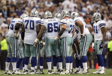 IRVING, TX - DECEMBER 14: Leonard Davis #70, Andre Guride #65 and Cory Procter #71 of the Dallas Cowboys listen in the huddle against the New York Giants at Texas Stadium on December 14, 2008 in Irving, Texas. (Photo by Ronald Martinez/Getty Images)