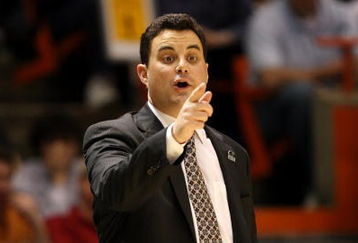 BOISE, ID - MARCH 20:  Head Coach Sean Miller of the Xavier Musketeers adjusts his team against the Portland State Vikings during the first round of the NCAA Division I Men's Basketball Tournament at the Taco Bell Arena on March 20, 2009 in Boise, Idaho.  (Photo by Jed Jacobsohn/Getty Images)