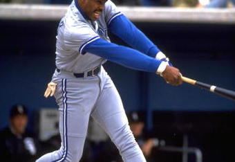 1992:  DAVE WINFIELD TAKES A SWING FOR THE TORONTO BLUE JAYS DURING THEIR 1992 GAME AGAINST THE CHICAGO WHITE SOX AT COMISKEY PARK IN CHICAGO, ILLINOIS.  MANDATORY CREDIT: JONATHAN DANIEL/ALLSPORT.