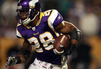 MINNEAPOLIS - JANUARY 4:   Adrian Peterson #28 of the Minnesota Vikings carries the ball in the first half against the Philadelphia Eagles during the NFC Wild Card playoff game on January 4,2009 at the Hubert H. Humphrey Metrodome in Minneapolis, Minnesota. (Photo by Elsa/Getty Images)