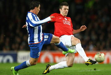 MANCHESTER, UNITED KINGDOM - APRIL 07:  Cristian Rodriguez of FC Porto challenges Michael Carrick of Manchester United during the UEFA Champions League Quarter Final First Leg match between Manchester United and FC Porto at Old Trafford on April 7, 2009 in Manchester, England. (Photo by Alex Livesey/Getty Images)