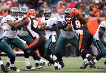 CINCINNATI - NOVEMBER 16:  Quarterback Donovan McNabb #5 of the Philadelphia Eagles drops back in the pocket and looks for the open receiver during the NFL game against the Cincinnati Bengals at Paul Brown Stadium on November 16, 2008 in Cincinnati, Ohio. The Eagles and Bengals played to a 13-13. (Photo by Andy Lyons/Getty Images)