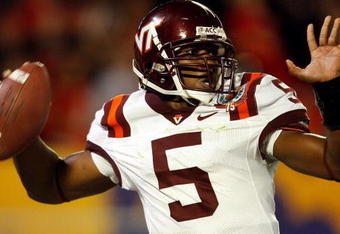 MIAMI - JANUARY 01:  Tyrod Taylor #5 of the Virginia Tech Hokies passes during the FedEx Orange Bowl against the Cincinnati Bearcats at Dolphin Stadium on January 1, 2009 in Miami, Florida.  (Photo by Streeter Lecka/Getty Images)