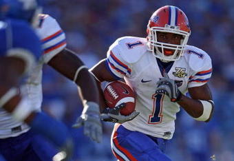 LEXINGTON, KY - OCTOBER 20:  Percy Harvin #1 of the Florida Gators runs with the ball during the SEC game against the Kentucky Wildcats on October 20, 2007 at Commonwealth Stadium in Lexington, Kentucky.   (Photo by Andy Lyons/Getty Images)