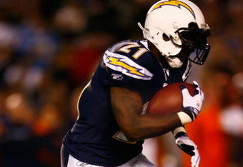 SAN DIEGO - DECEMBER 28:  Runningback LaDainian Tomlinson #21 of the San Diego Chargers carries the ball during the NFL game against the Denver Broncos at Qualcomm Stadium on December 28, 2008 in San Diego, California.  The Chargers defeated the Broncos 52--21.  (Photo by Jeff Gross/Getty Images)