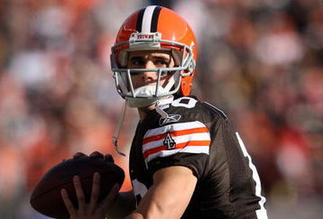 CLEVELAND - NOVEMBER 23:  Brady Quinn #10 of the Cleveland Browns throws ap ass before the start of  the NFL game against the Houston Texans at Cleveland Browns Stadium on November 23, 2008 in Cleveland, Ohio.  (Photo by Andy Lyons/Getty Images)