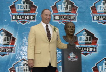 CANTON, OH - AUGUST 3:  Pro Football Hall of Fame inductee Joe DeLamielleure poses with his bust during the 2003 NFL Hall of Fame Induction ceremony on August 3, 2003 in Canton, Ohio.  (Photo by David Maxwell/Getty Images)