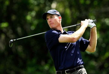 PALM HARBOR, FL - MARCH 19:  Jim Furyk plays a shot on the 6th hole during the first round of the Transitions Championship at the Innisbrook Resort and Golf Club on March 19, 2009 in Palm Harbor, Florida.  (Photo by Sam Greenwood/Getty Images)