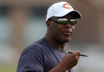BOURBONNAIS, IL - JULY 29:  Head coach Lovie Smith of the Chicago Bears watches the work out during the Bears summer training camp on July 29, 2004 at Olivet Nazarene University in Bourbonnais, Illinois. (Photo by Jonathan Daniel/Getty Images)